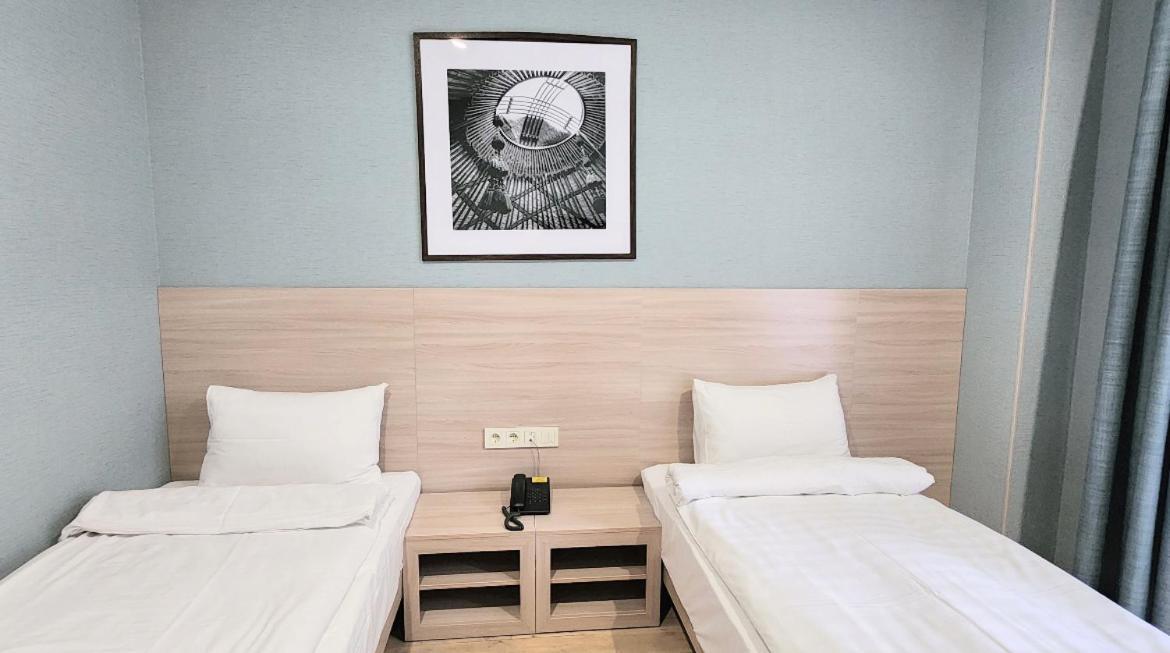 Resident Hotel Gogol Алма Ата Екстериор снимка