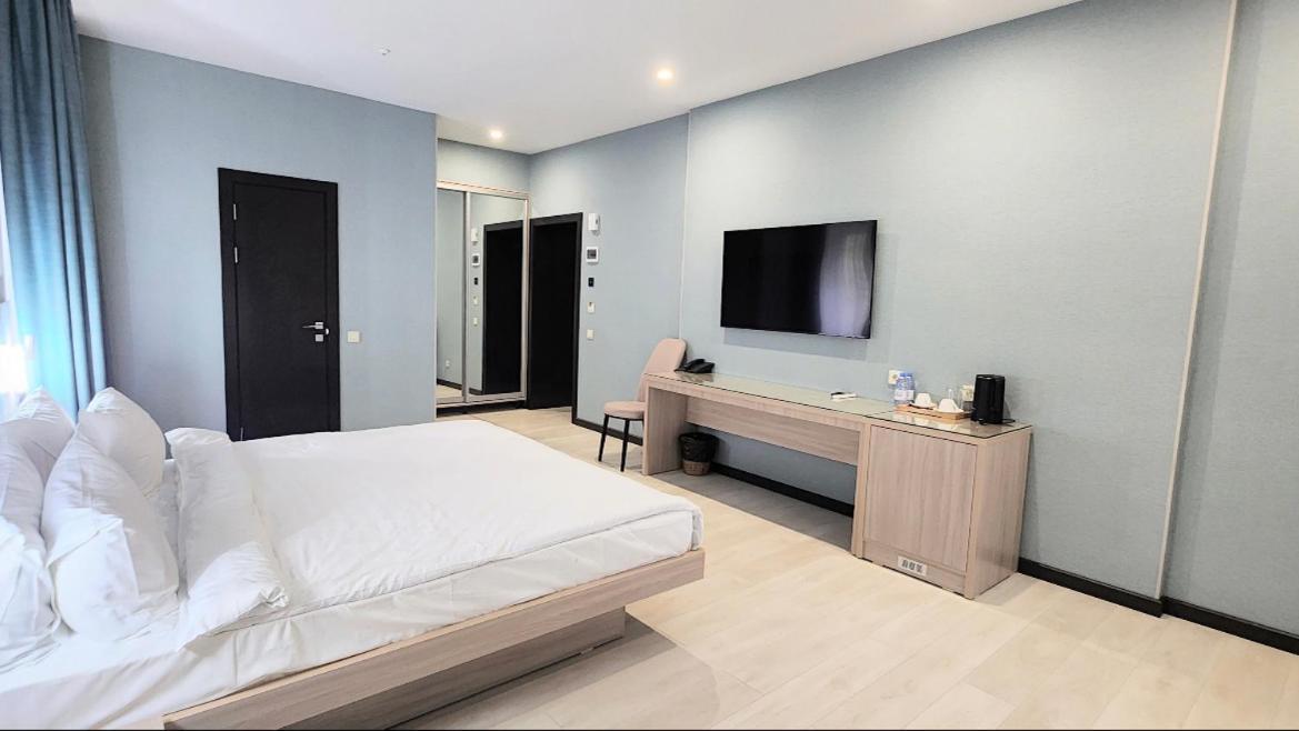 Resident Hotel Gogol Алма Ата Екстериор снимка