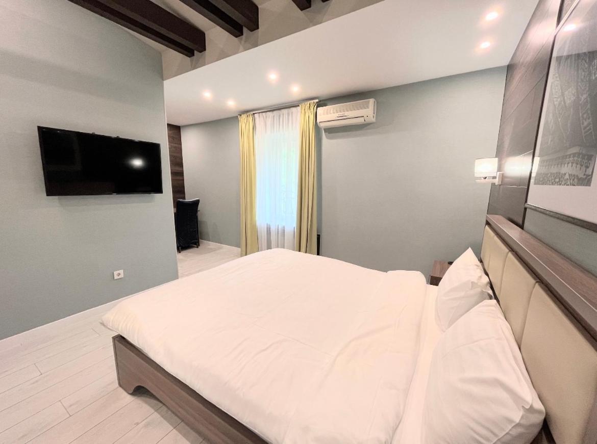Resident Hotel Gogol Алма Ата Екстериор снимка