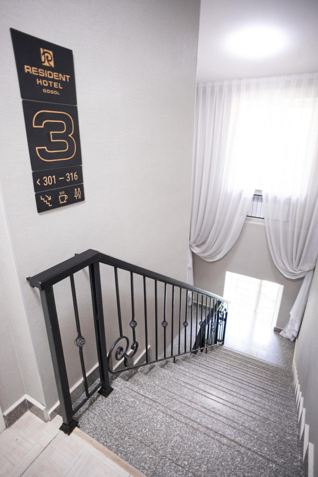 Resident Hotel Gogol Алма Ата Екстериор снимка