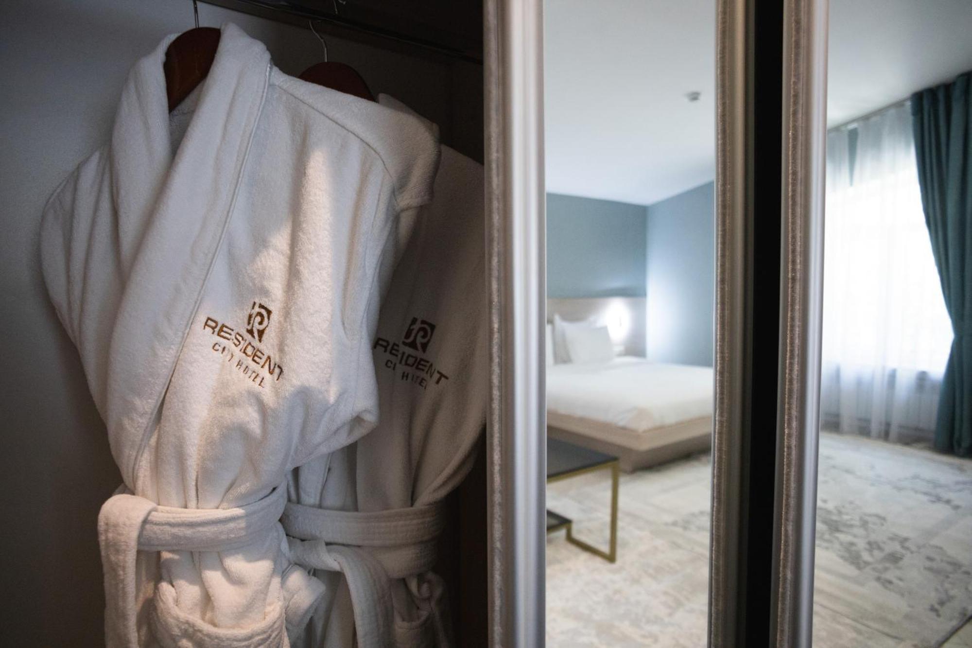Resident Hotel Gogol Алма Ата Екстериор снимка