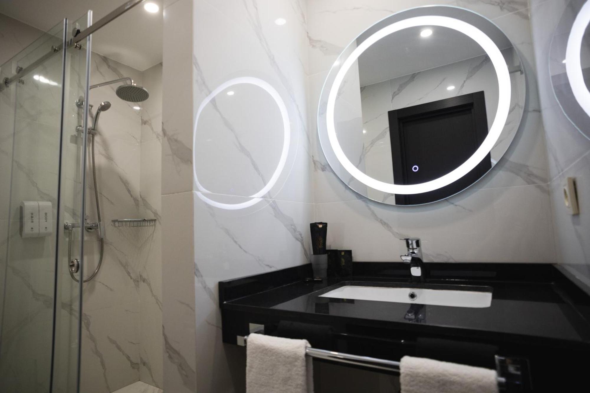 Resident Hotel Gogol Алма Ата Екстериор снимка