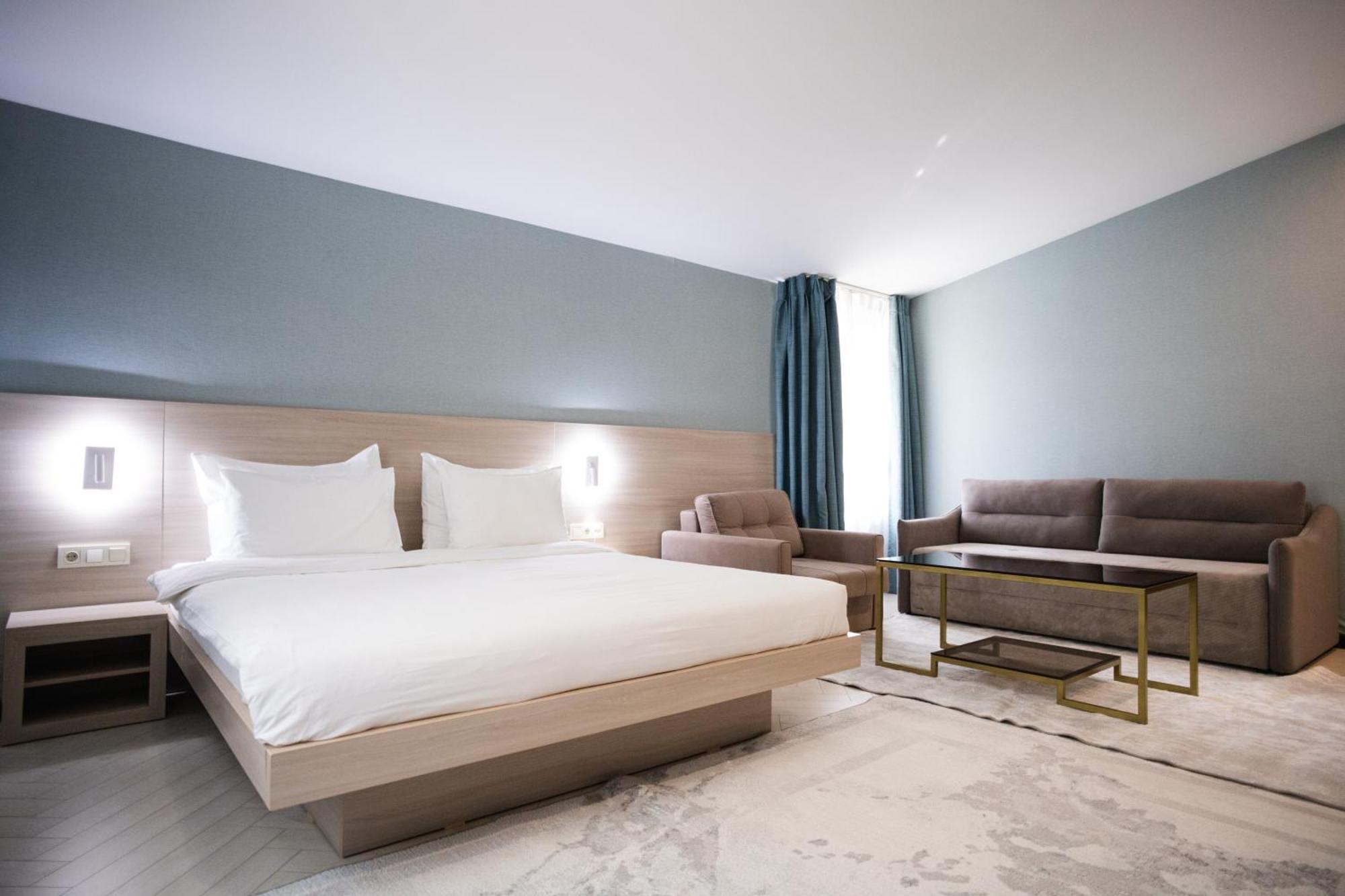 Resident Hotel Gogol Алма Ата Екстериор снимка