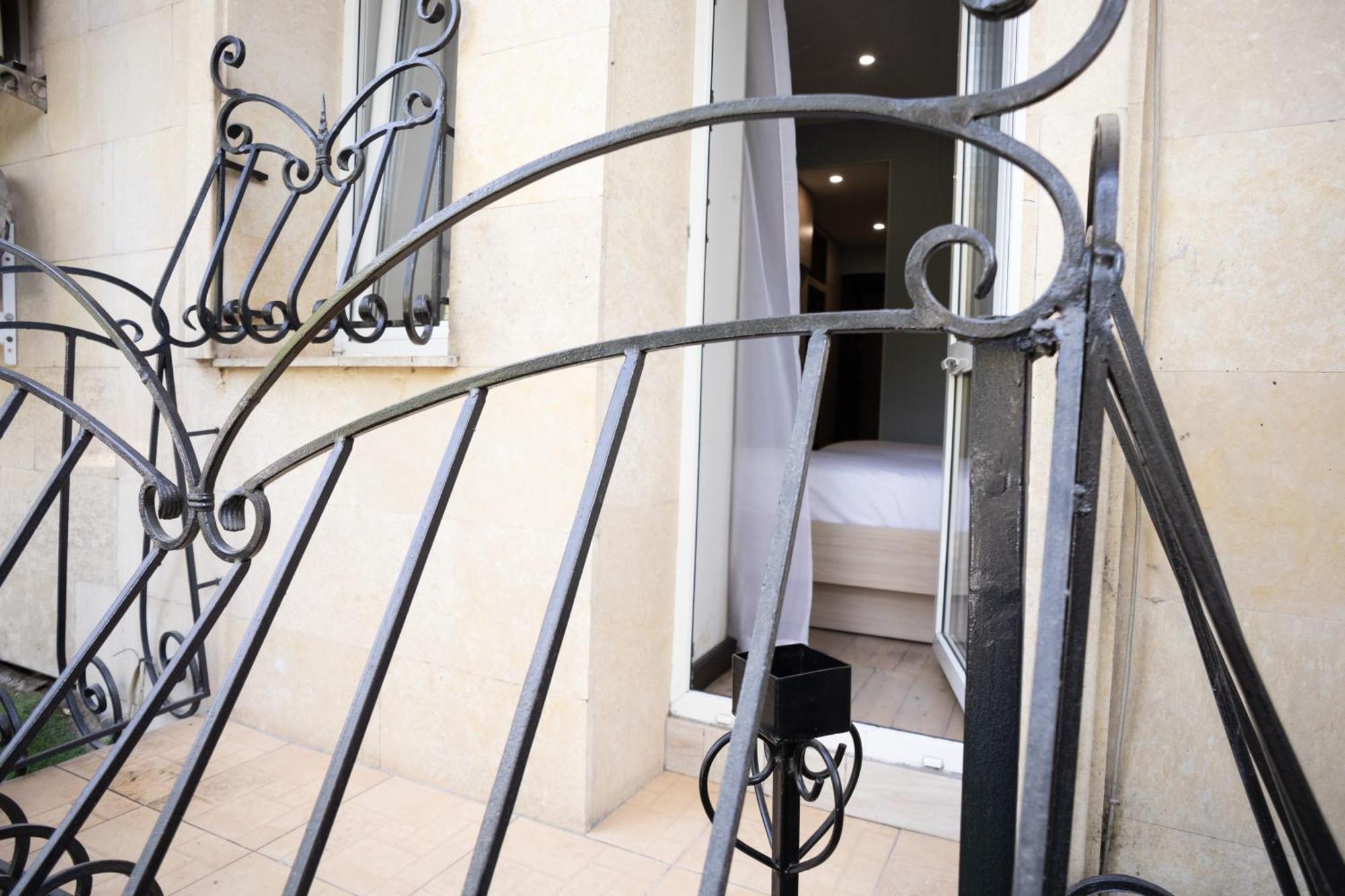 Resident Hotel Gogol Алма Ата Екстериор снимка