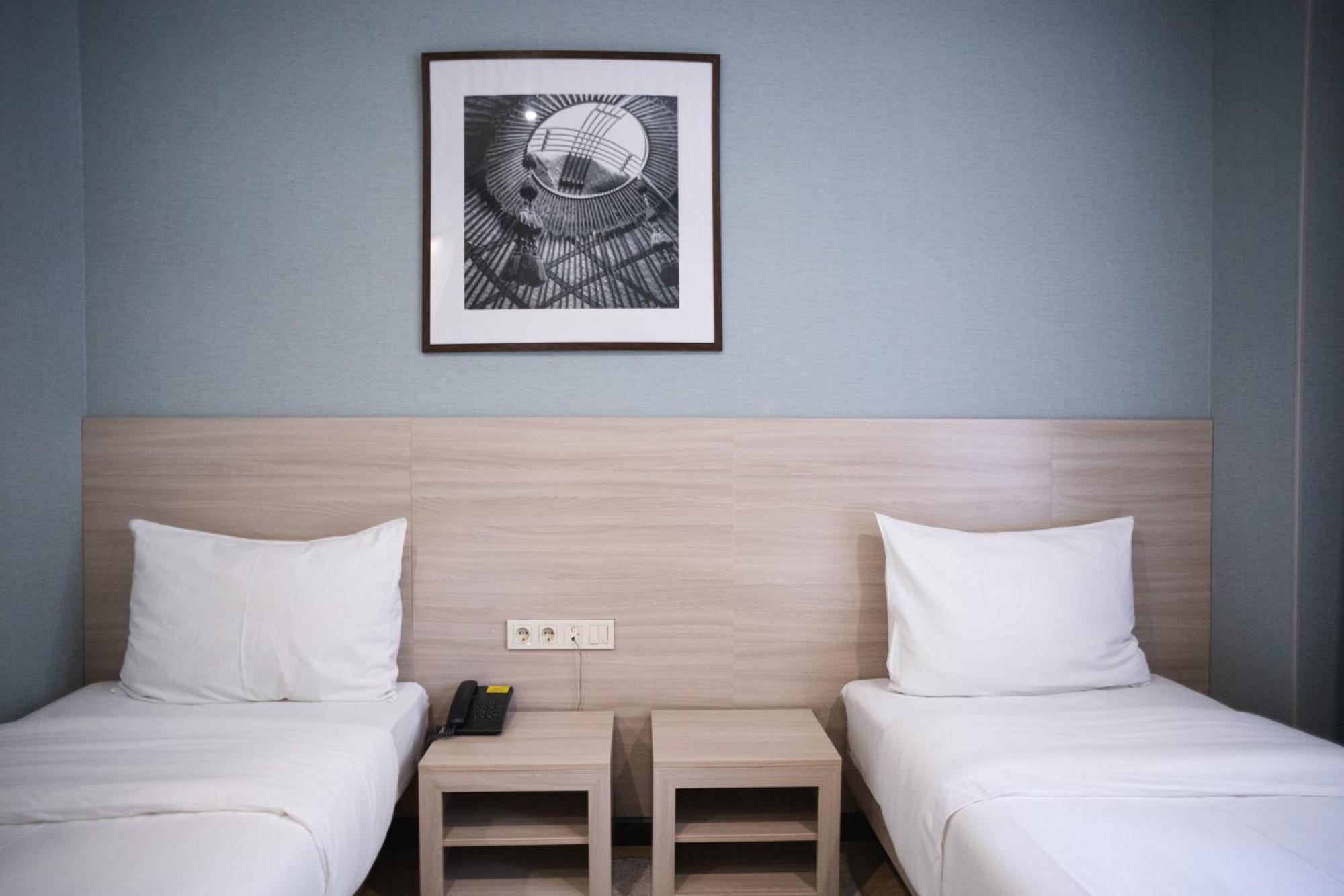 Resident Hotel Gogol Алма Ата Екстериор снимка