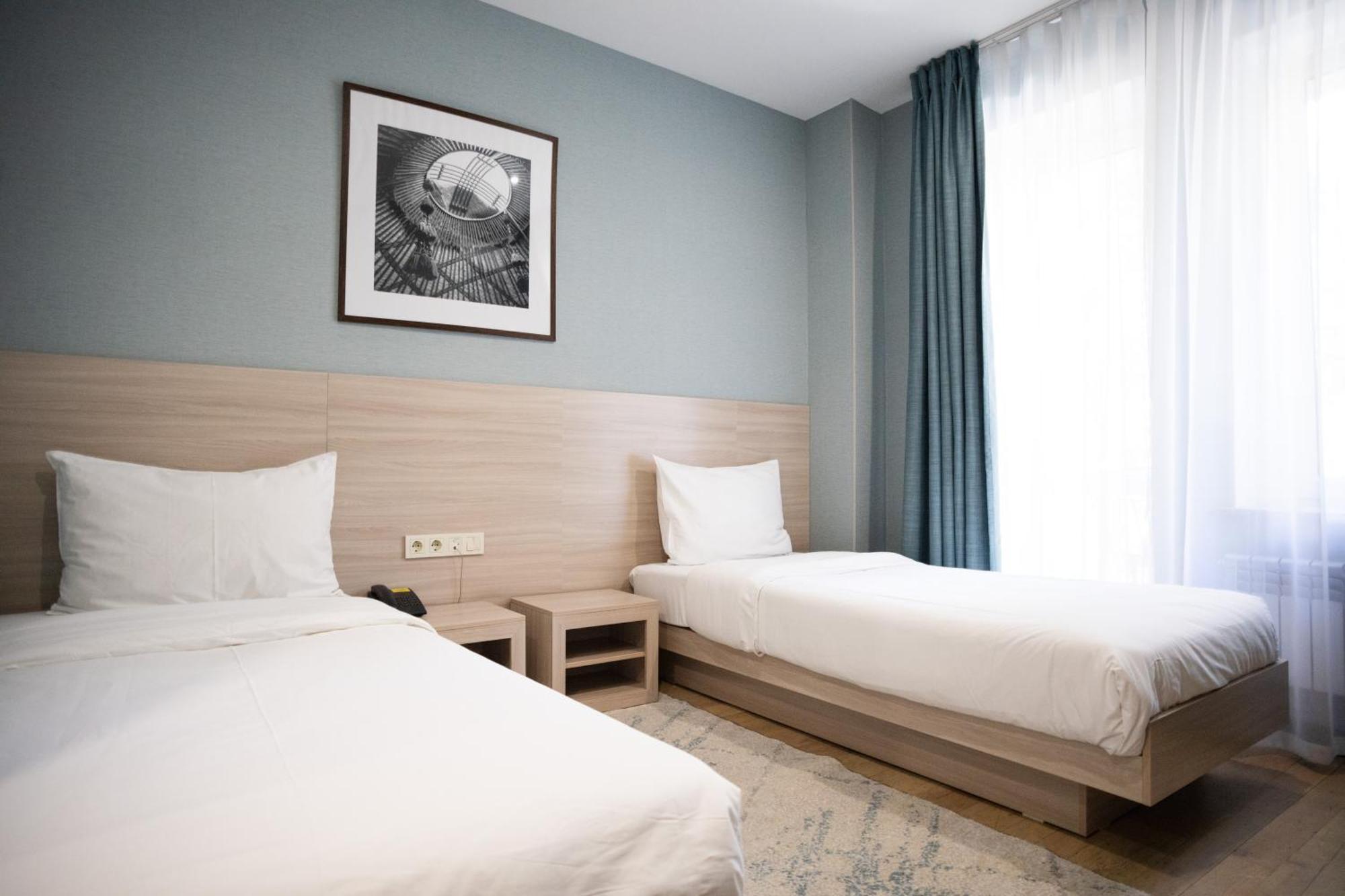 Resident Hotel Gogol Алма Ата Екстериор снимка