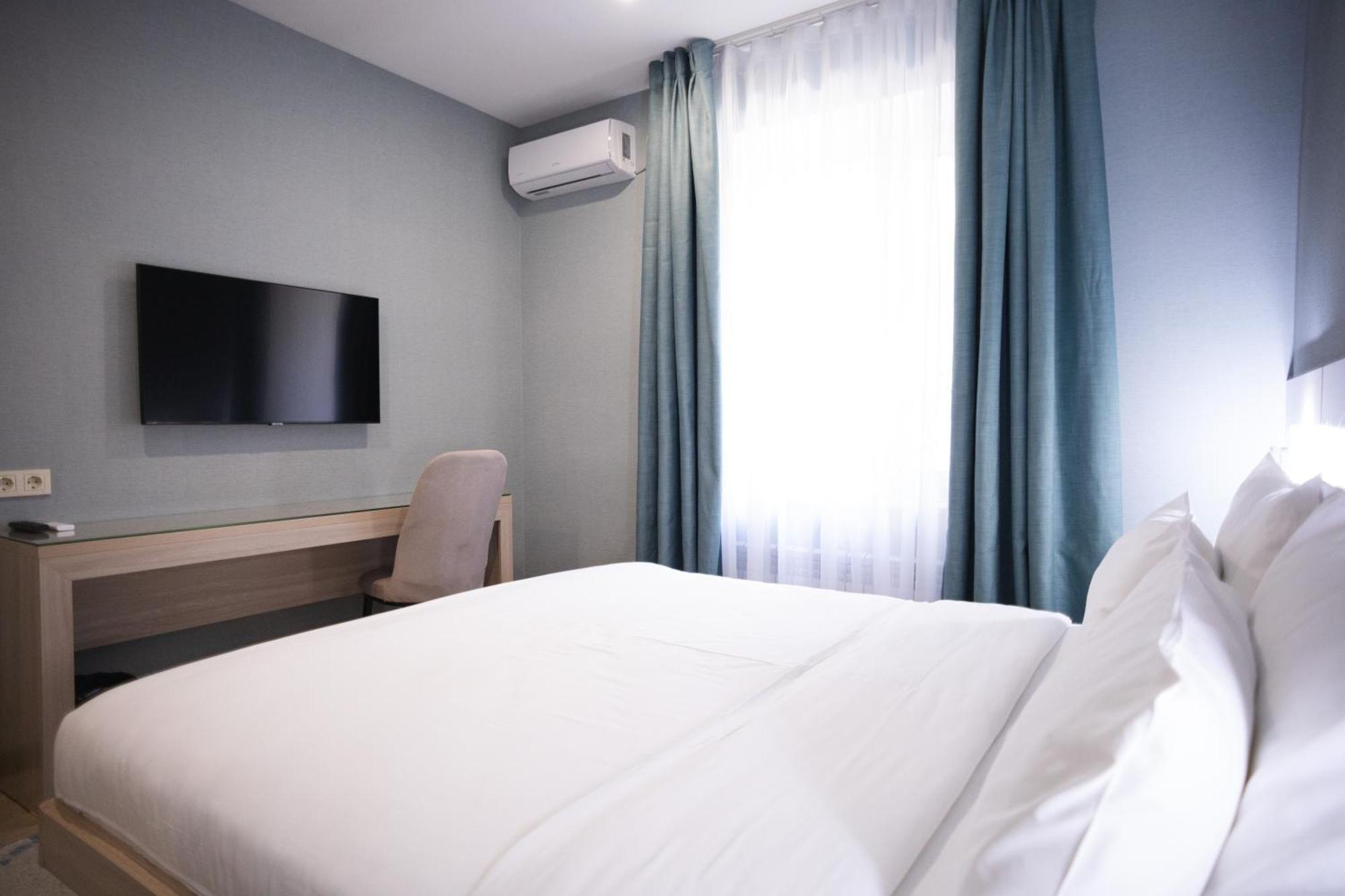Resident Hotel Gogol Алма Ата Екстериор снимка
