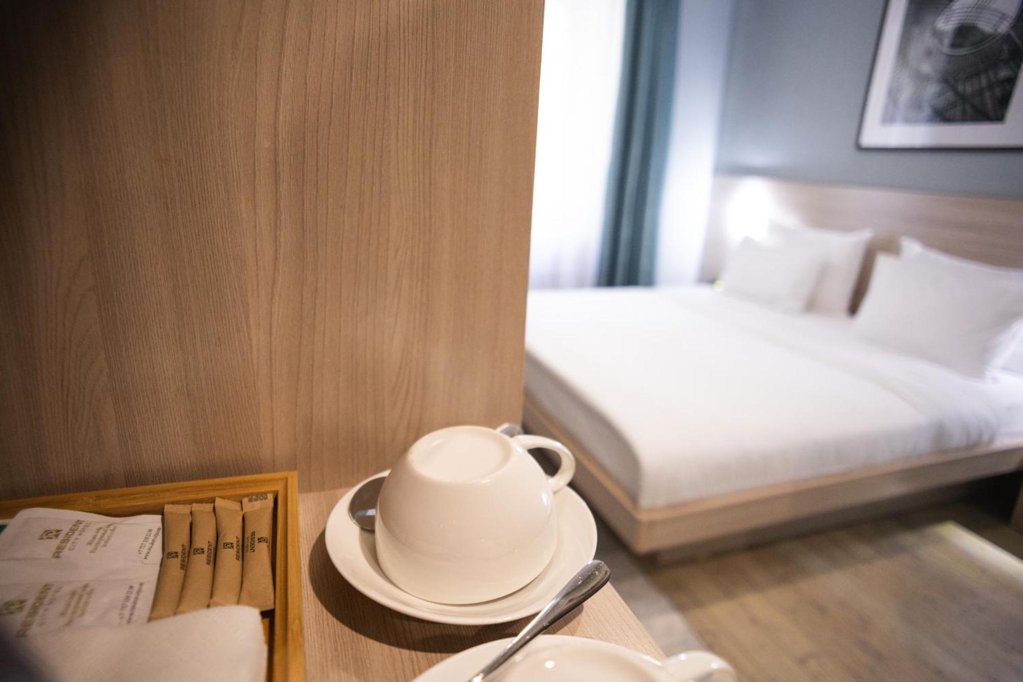 Resident Hotel Gogol Алма Ата Екстериор снимка