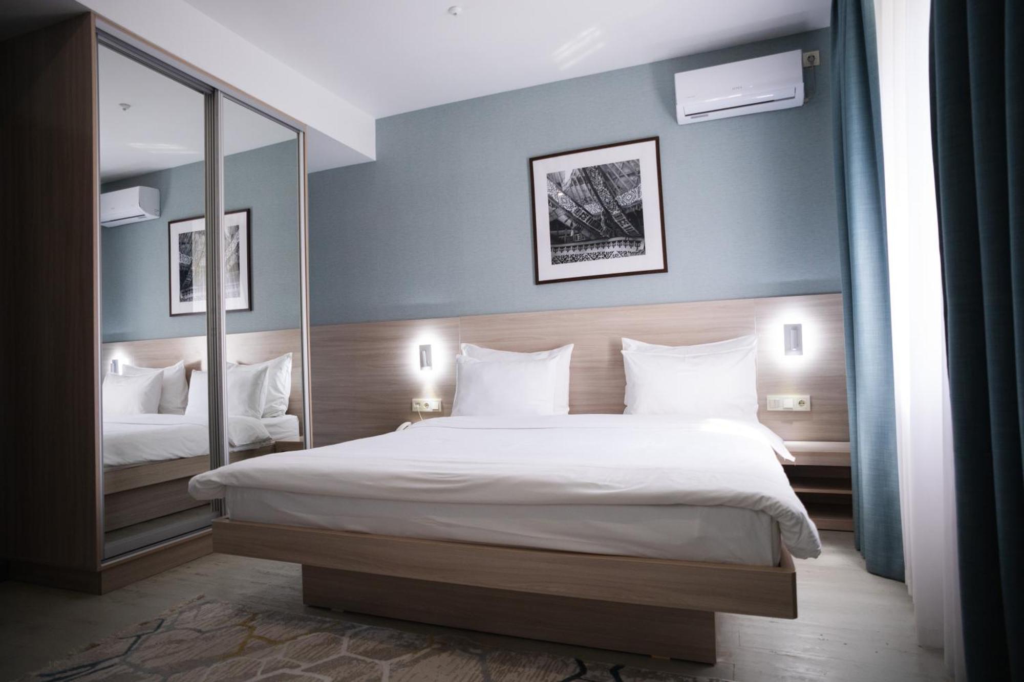 Resident Hotel Gogol Алма Ата Екстериор снимка