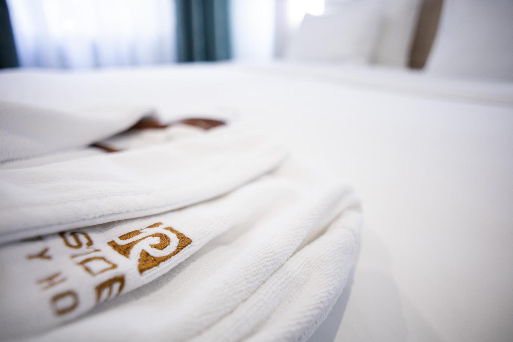 Resident Hotel Gogol Алма Ата Екстериор снимка