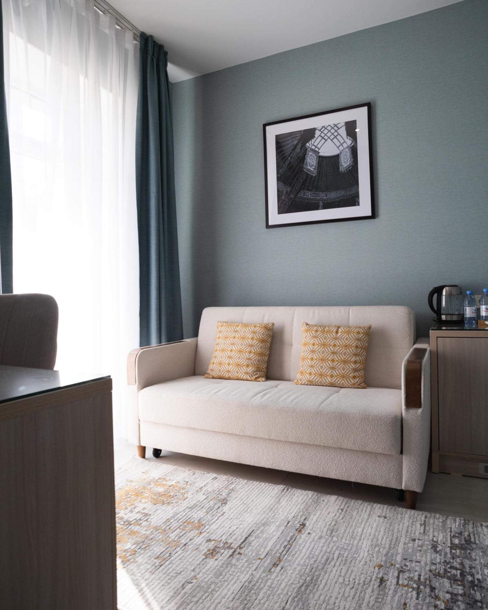 Resident Hotel Gogol Алма Ата Екстериор снимка