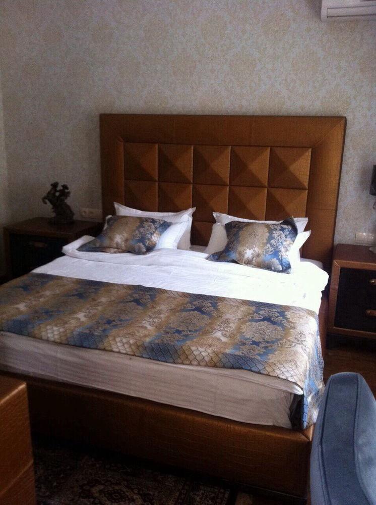 Resident Hotel Gogol Алма Ата Екстериор снимка