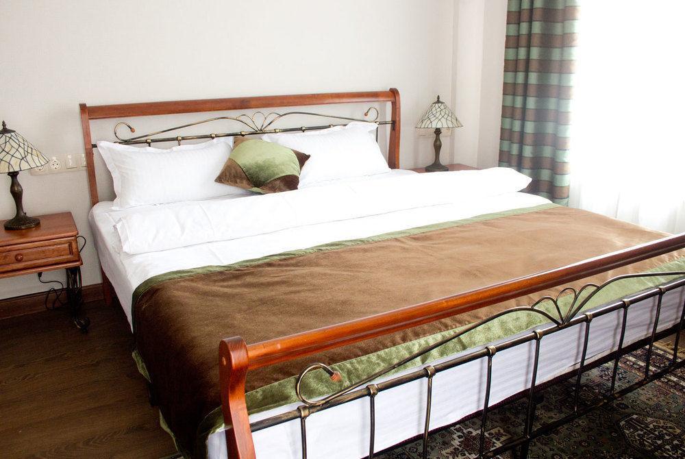 Resident Hotel Gogol Алма Ата Екстериор снимка