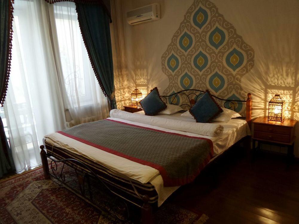 Resident Hotel Gogol Алма Ата Екстериор снимка