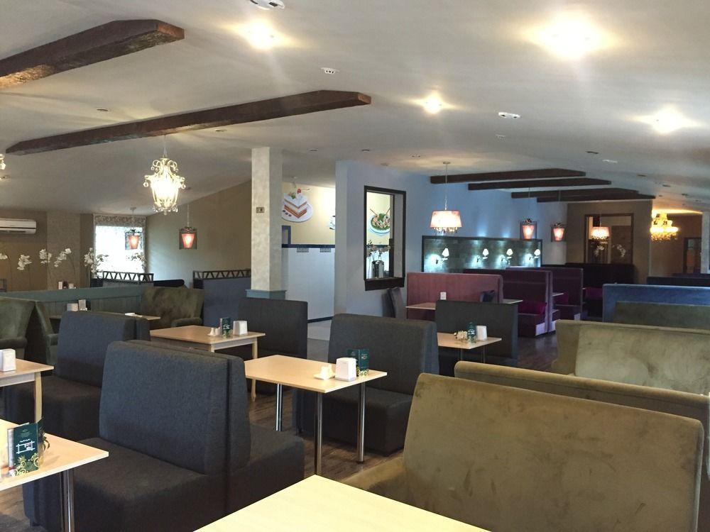 Resident Hotel Gogol Алма Ата Екстериор снимка