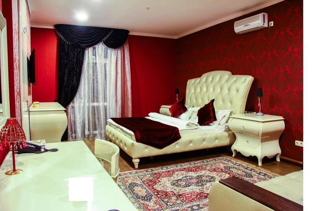 Resident Hotel Gogol Алма Ата Екстериор снимка