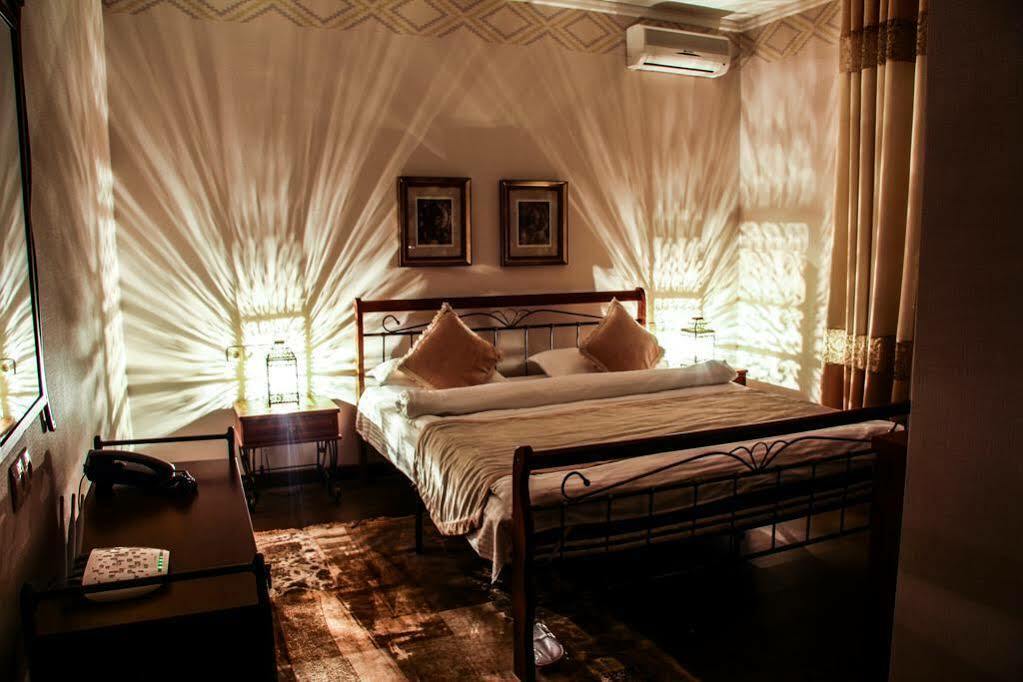 Resident Hotel Gogol Алма Ата Екстериор снимка